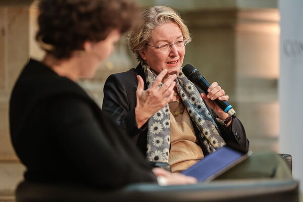 Annette Ramelsberger erzählte von ihren spannendsten Fällen als Gerichtsreporterin bei der Süddeutschen Zeitung ­– von Uli Hoeneß bis Walter Lübcke
